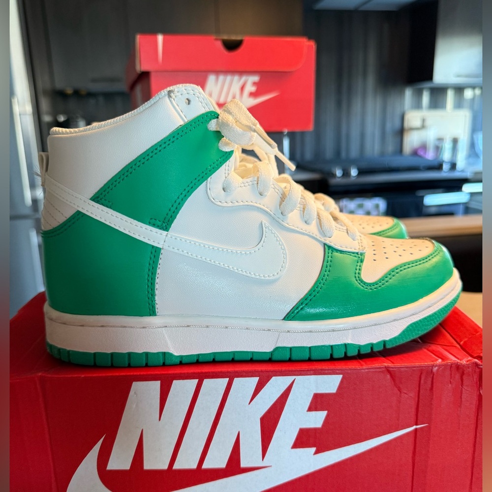 Nike Dunk Hi Top Green & White